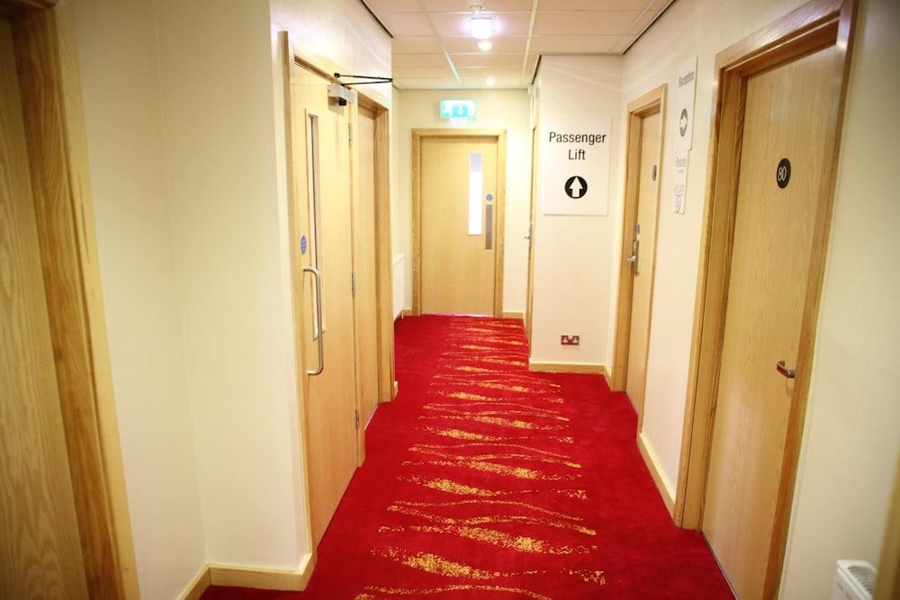 Cambridge Hotel Huddersfield Dış mekan fotoğraf