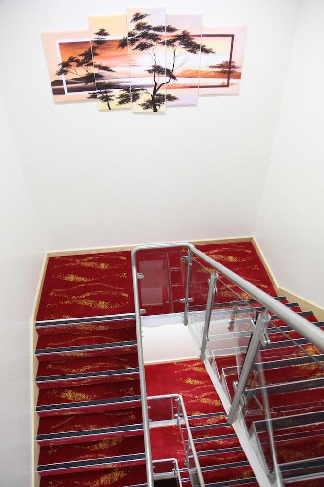 Cambridge Hotel Huddersfield Dış mekan fotoğraf
