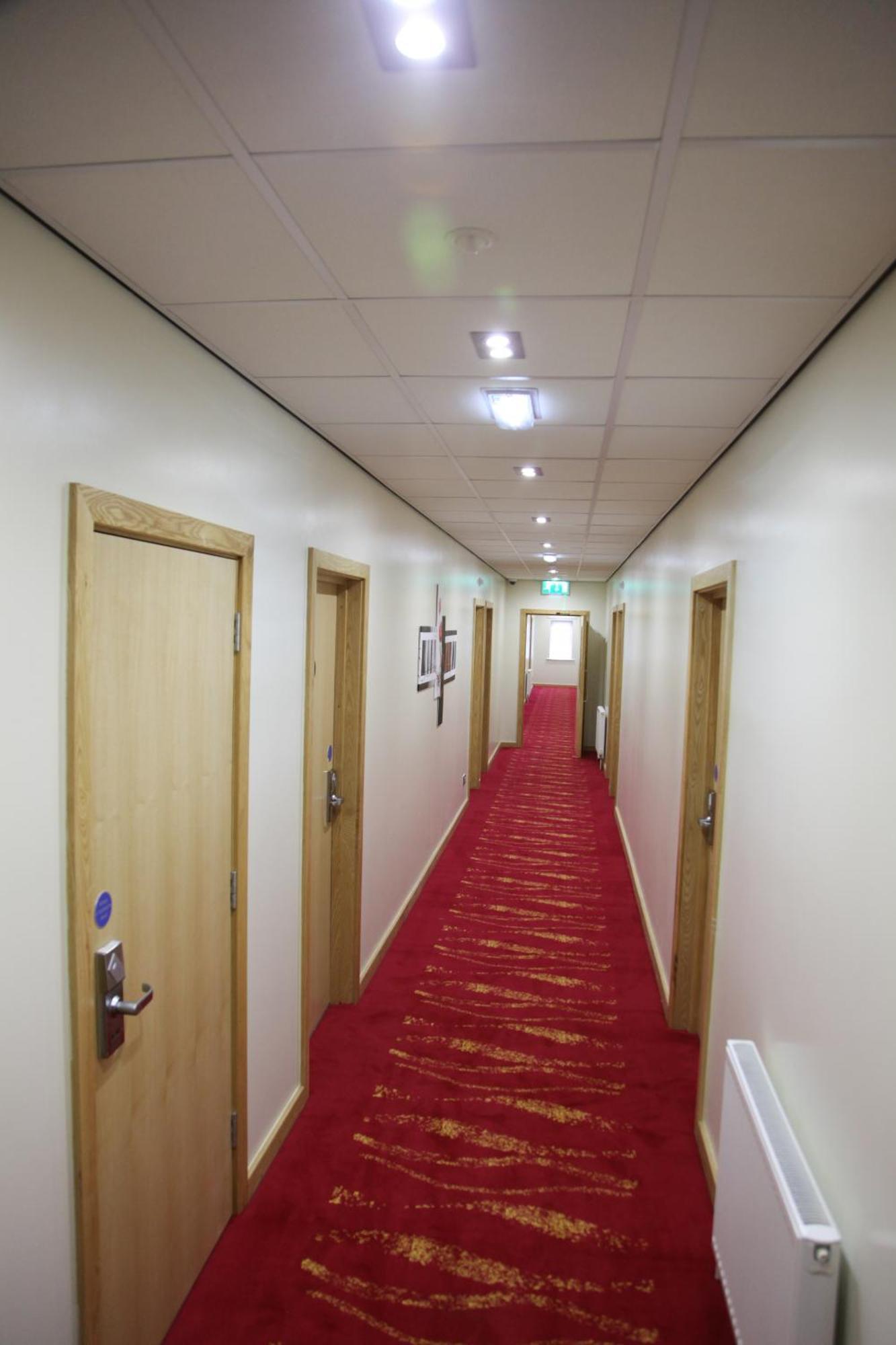 Cambridge Hotel Huddersfield Dış mekan fotoğraf