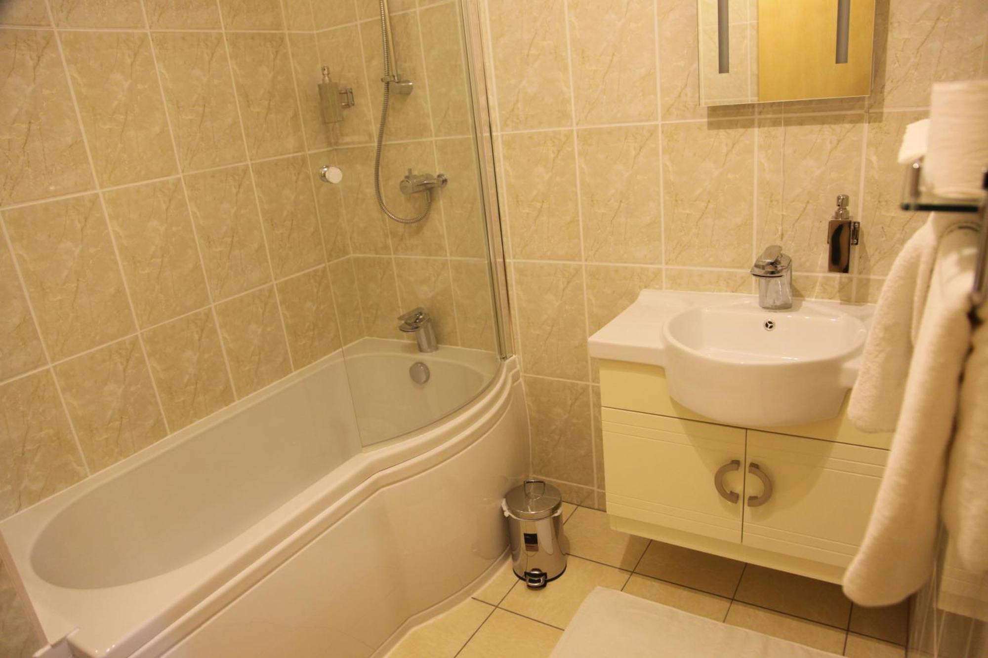 Cambridge Hotel Huddersfield Dış mekan fotoğraf