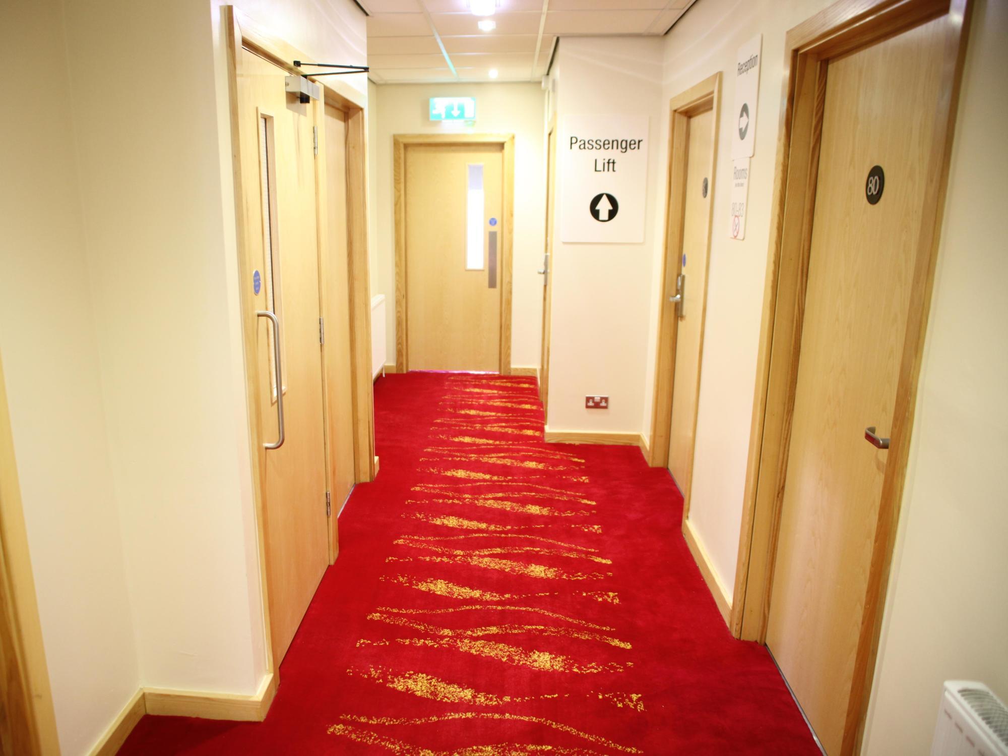 Cambridge Hotel Huddersfield Dış mekan fotoğraf