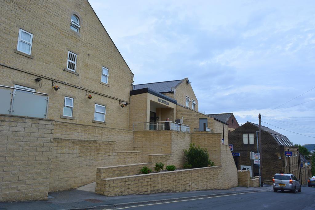 Cambridge Hotel Huddersfield Oda fotoğraf