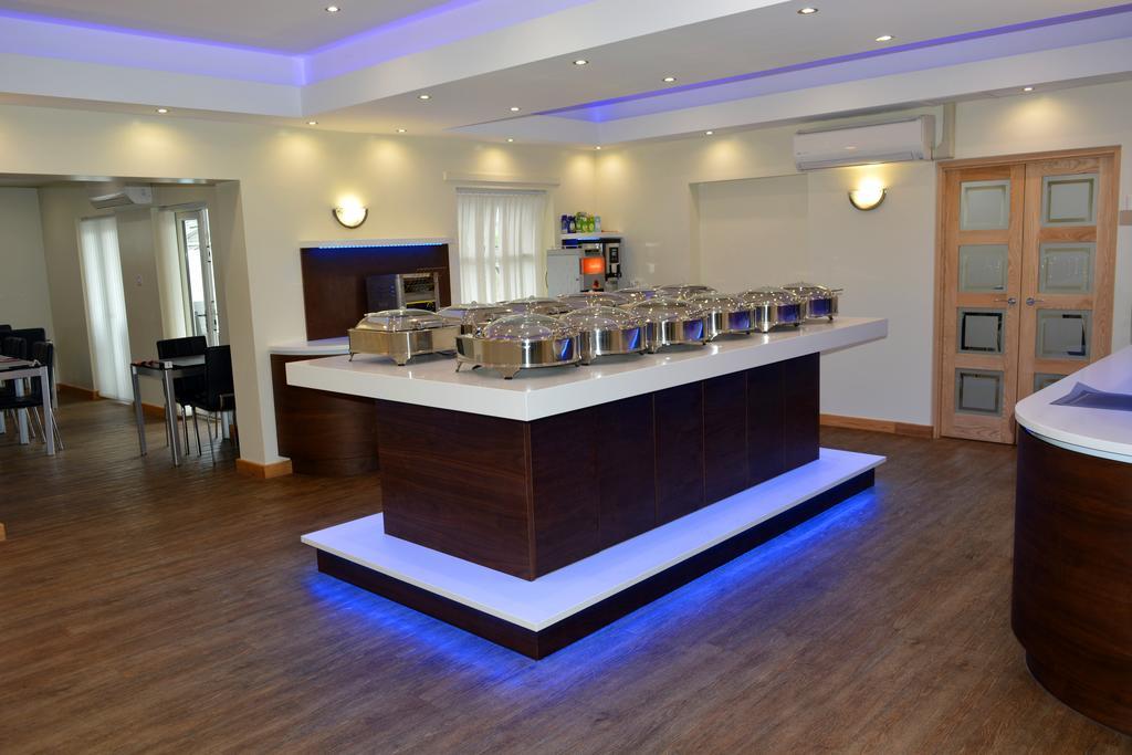 Cambridge Hotel Huddersfield Dış mekan fotoğraf