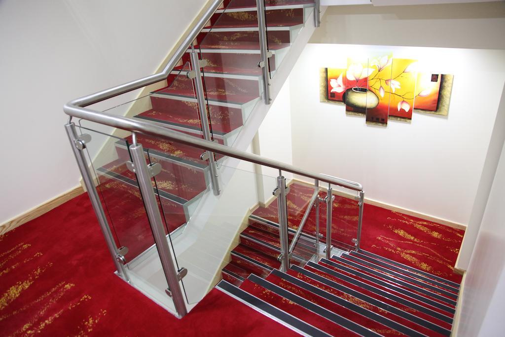 Cambridge Hotel Huddersfield Dış mekan fotoğraf