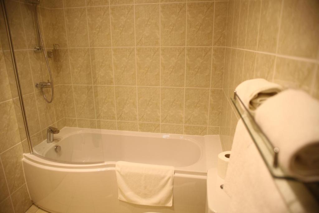 Cambridge Hotel Huddersfield Dış mekan fotoğraf