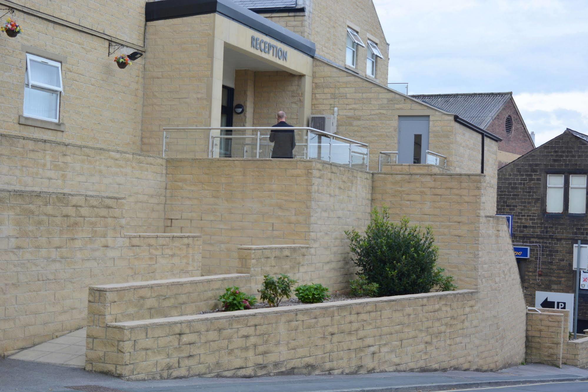 Cambridge Hotel Huddersfield Dış mekan fotoğraf