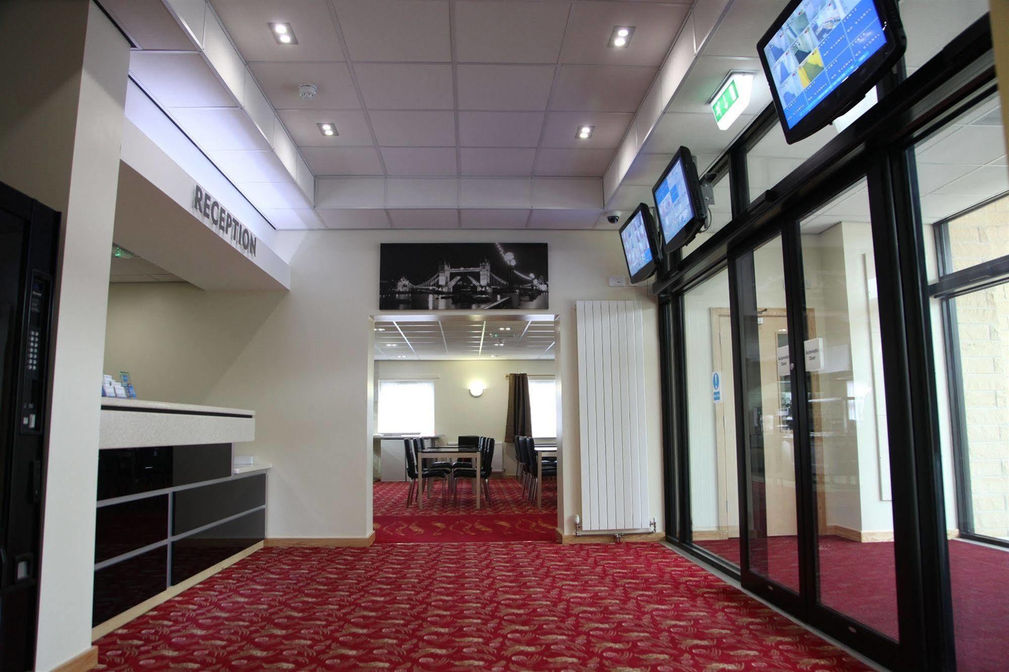 Cambridge Hotel Huddersfield Dış mekan fotoğraf