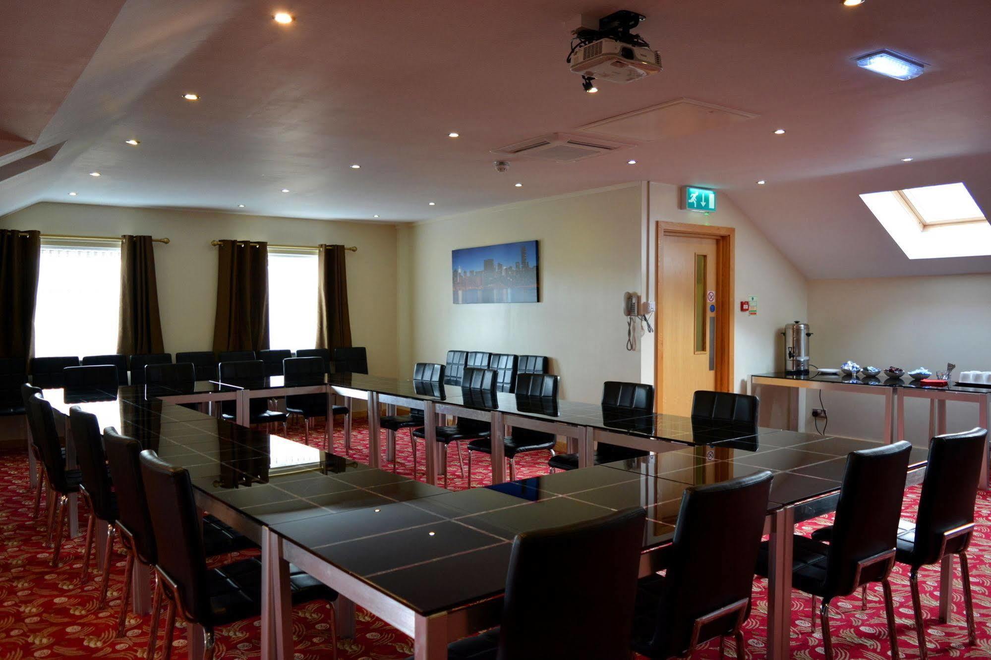 Cambridge Hotel Huddersfield Dış mekan fotoğraf