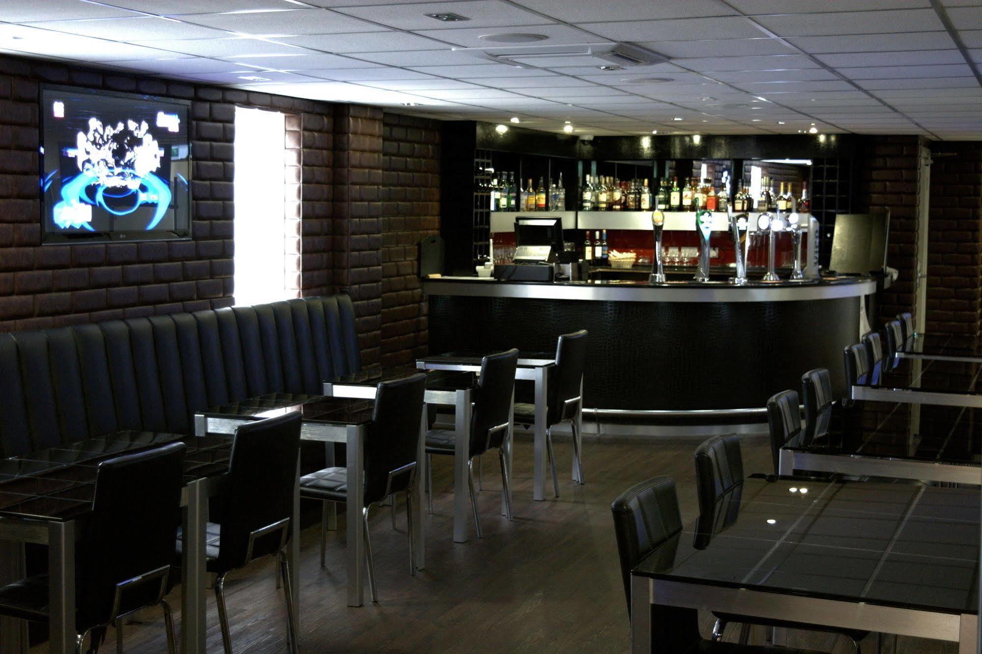 Cambridge Hotel Huddersfield Dış mekan fotoğraf