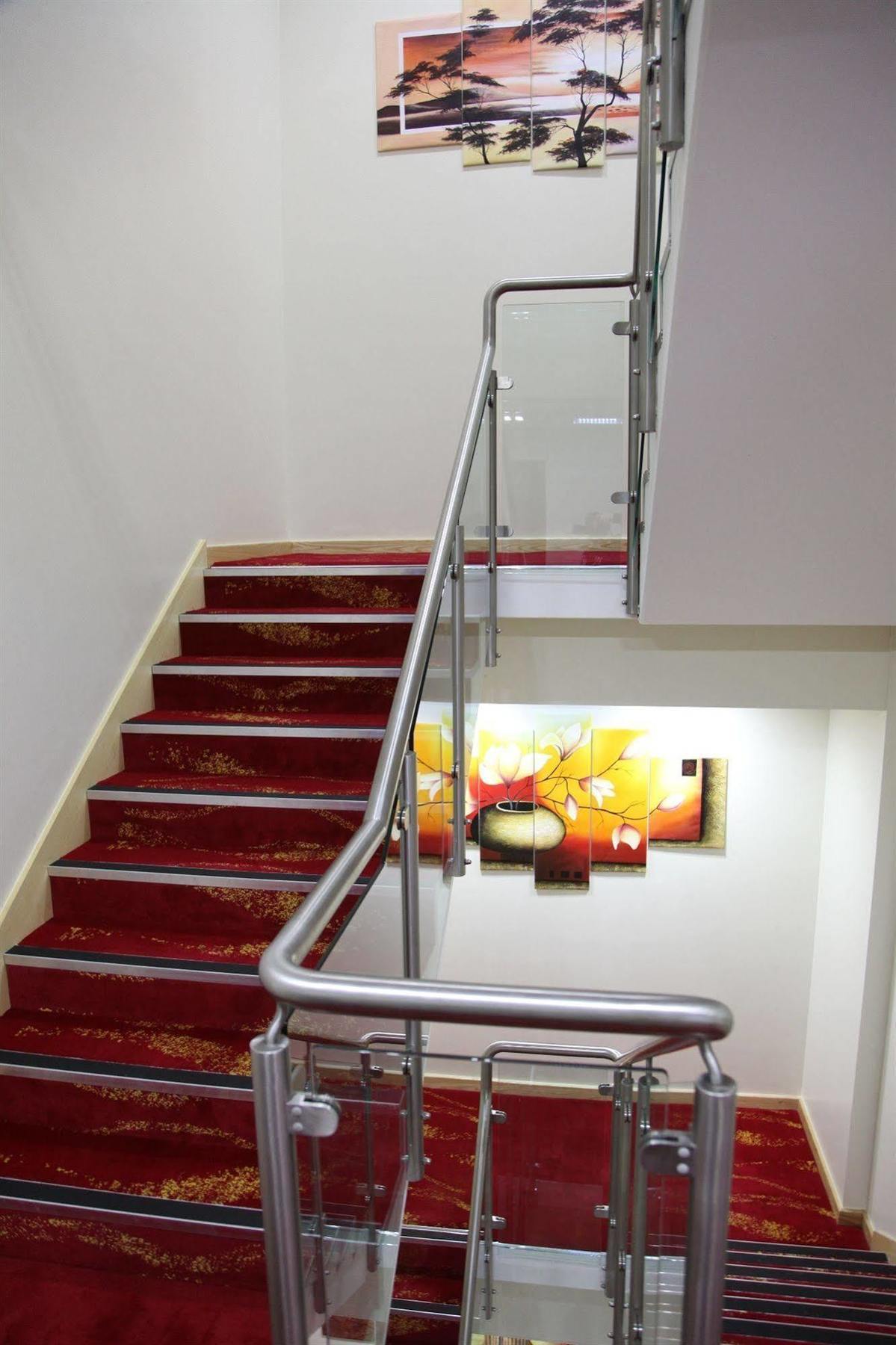 Cambridge Hotel Huddersfield Dış mekan fotoğraf